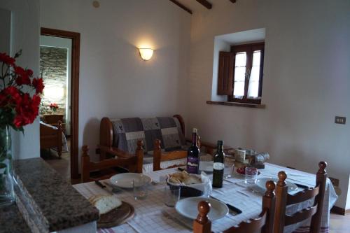 2 bedrooms, 4 beds