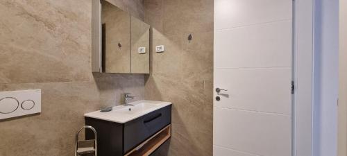 Three-Bedroom Apartment with Sea View image 7