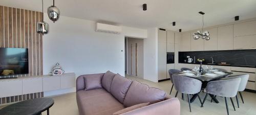 Three-Bedroom Apartment with Sea View room in Apartments Mark 2