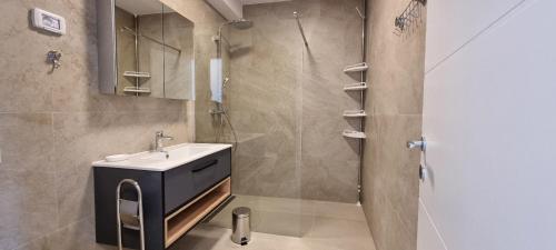 Three-Bedroom Apartment with Sea View image 6