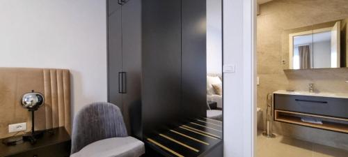 Three-Bedroom Apartment with Sea View image 5