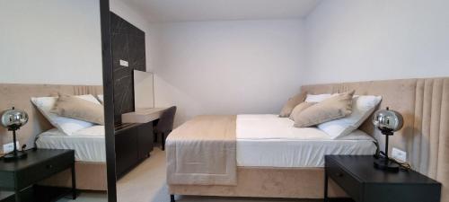 Three-Bedroom Apartment with Terrace image 6