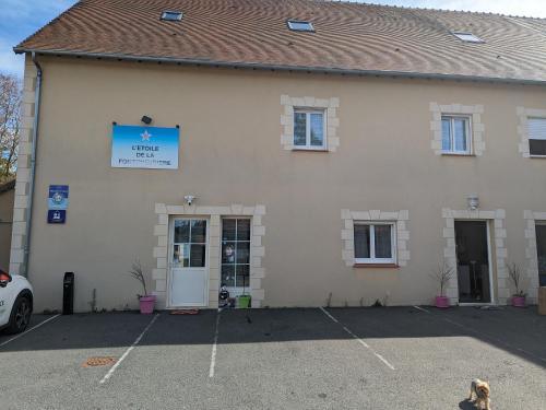 Maison spacieuse et contemporaine avec parking, vélos et baby-foot en Berry - FR-1-591-649 gîte à louer Le Plessis