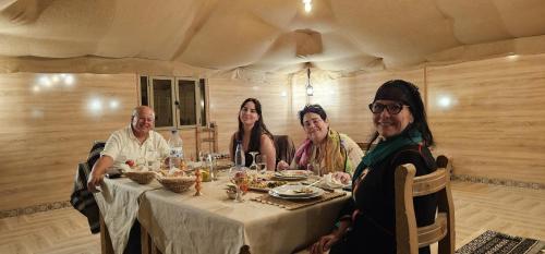Restorāns, Sahara Dome Camp in Lac Yasmins