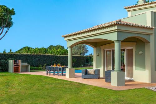 Villa Bliss by Algarve Vacation in Estombar