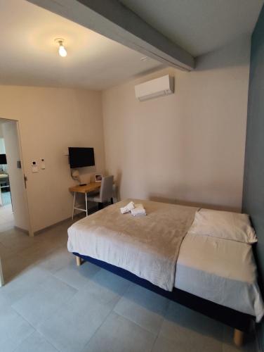 chambre avec salle de bain privée