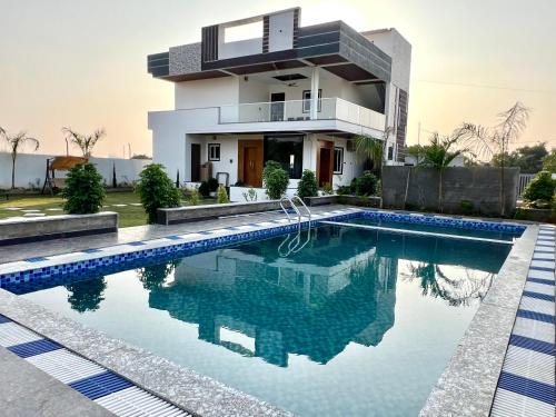Mount Meadows Farms, Hyderabad