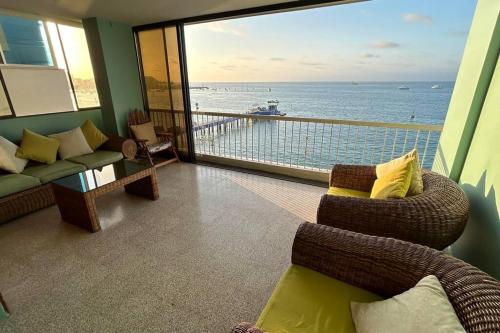 Beachfront apartment in Salinas Malecom