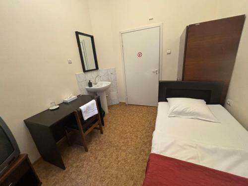 Hostel Viktorija with Private Rooms - main image
