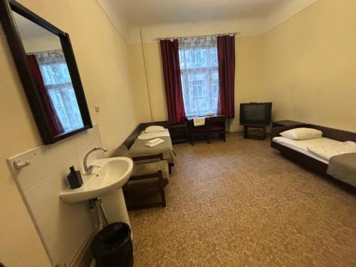 Hostel Viktorija with Private Rooms - image 2