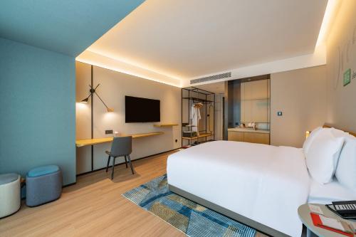 Standard King Room image 1