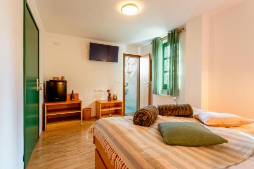1 queen bed