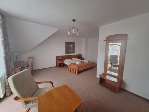 1 double bed, 2 twin beds, 1 sofa bed