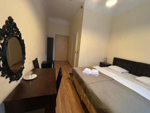 Double Room image 6