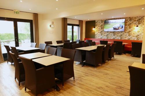 Aufenthaltsraum/TV-Zimmer, The Originals City, Hôtel Le Gayant, Douai in Douai