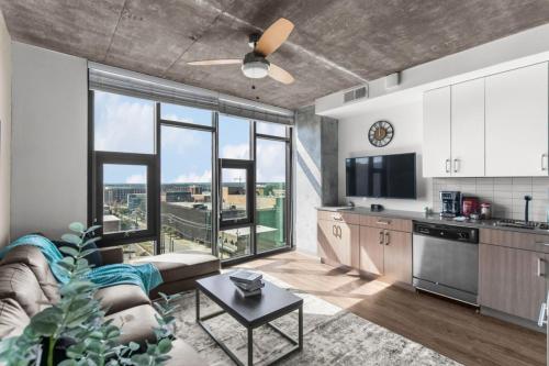 Bright and Cozy 2BR Getaway in BHM8