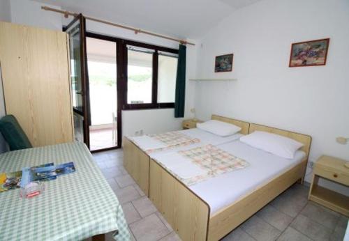 Apartments Marica - 10m from sea - image 4