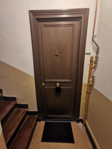 Entrance, T2 pour 4, proche Versailles, Paris et La Defense in Le Port Marly