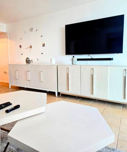 6th Floor Condo with Ocean view steps from Beach in Daytona Beach, USA