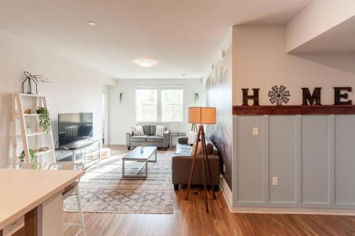 Modern Farmhouse Apt Room Bathroom Gym Pool Tan thumb 2