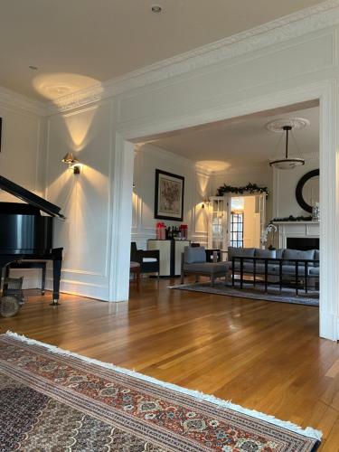 5 Bdrm Rock Creek Classic Home in Washington, USA