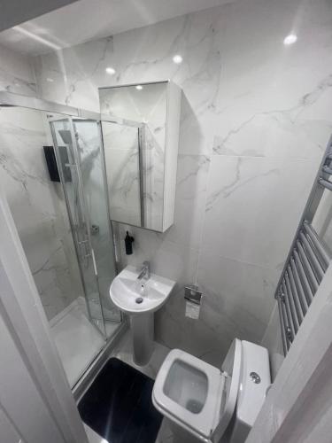 Central London Kings Cross Flat - image 5