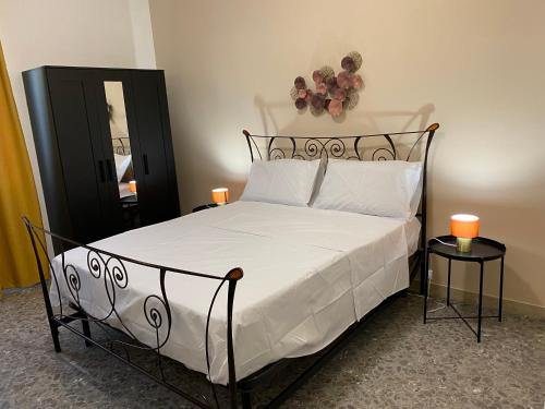 1 king bed, 1 twin bed