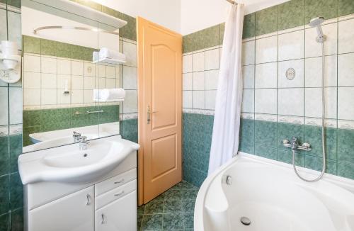 Platan Hotel - image 11