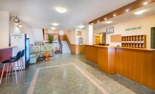 Pub/Hol, Hotel Platan in Debreczyn