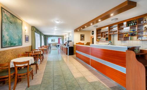 Pub/Hol, Hotel Platan in Debreczyn