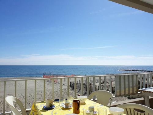 Apartment with Sea View room in T2 CABINE-Superbe vue mer et accès direct plage proche commerces-6AT28