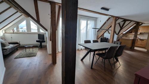 Family Room image 9