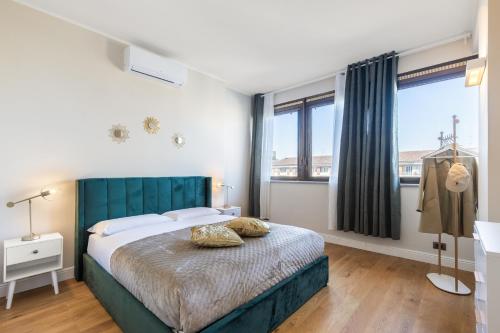 Moderno Attico con Vista Panoramica e Piscina, Turín