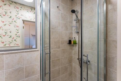 Cransley - image 3