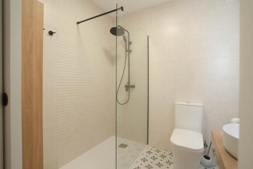 Zuhanyzó, 3 Bed Apt Sleep 6 - Pets Balcony Parking Wifi in Ayamonte városközpont