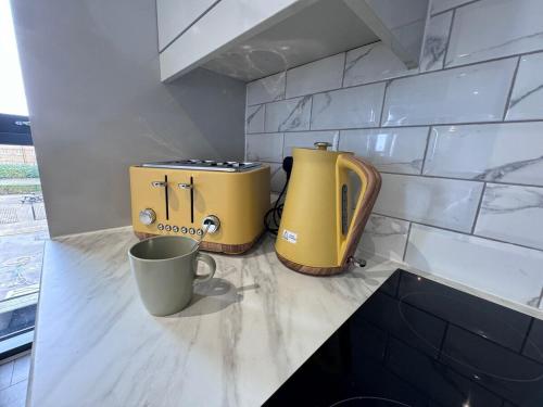 FT6 Brick Lane Studio - image 8