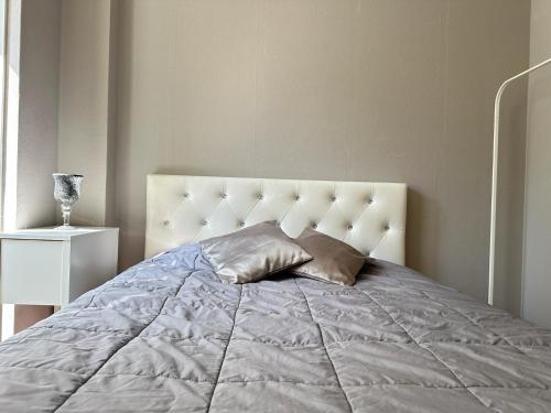 Bright 1BR apartment in Kallio with best location, Helsinky