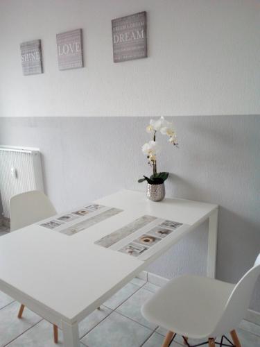 Faciliteiten, L'EUROPEEN Centre-inst européennes (L'EUROPEEN Centre-inst europeennes) near European Parliament