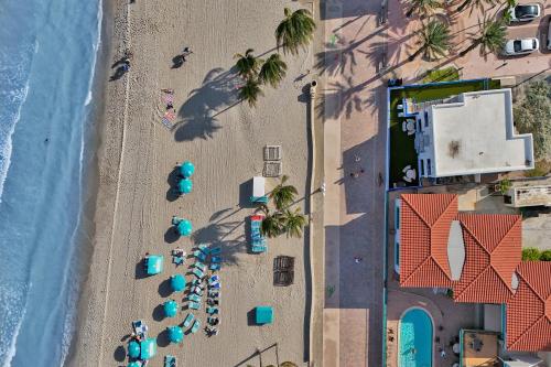 Sunset Oceanfront Paradise in Hollywood, USA