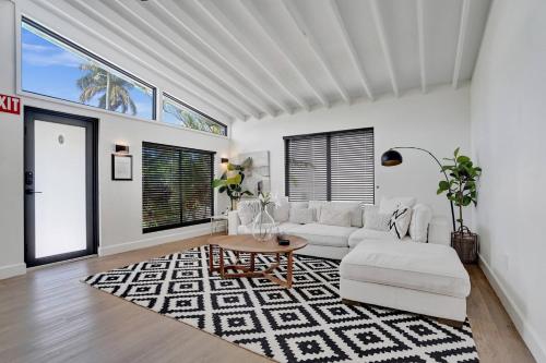 Tropical Paradise Retreat in Hollywood, USA