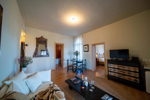 2 bedrooms, 3 beds