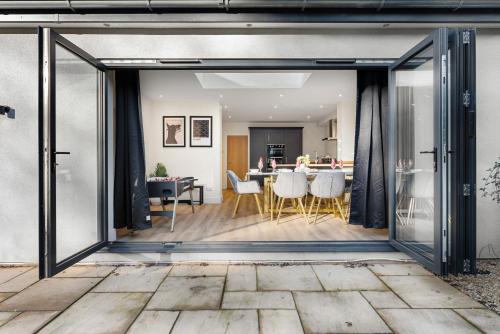 Amazing Rural Retreat in The Cotswolds - Parking in เมลส์