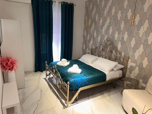 Eleven Home, Naples