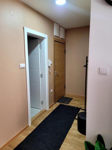 One-Bedroom Apartment with Terrace image 4
