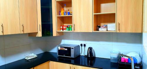 keuken, Lovely and Spacious One Bed Room Rosslyn Hill Apartment Ruaka in Ruaka