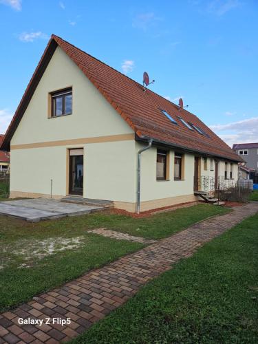 Schlossstraße 11
