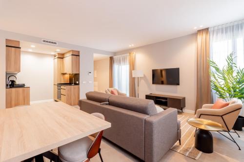 Home Art Apartments Bernabéu - image 10