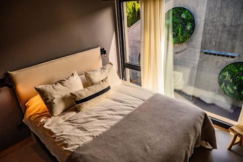 One-Bedroom Apartment image 7