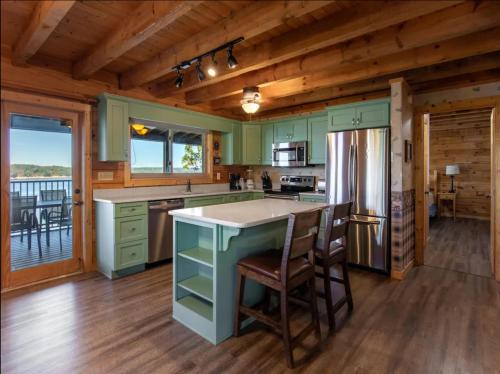 BEST VIEWS LAKE FRONT Waters Edge BEST VIEWS LAKE FRONT Waters Edge