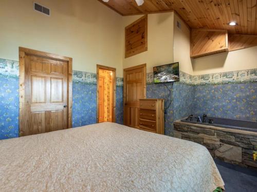 BEST VIEWS LAKE FRONT Waters Edge BEST VIEWS LAKE FRONT Waters Edge